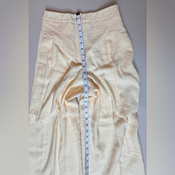 Top Shop yellow pleated slacks - Picture 3 of 9
